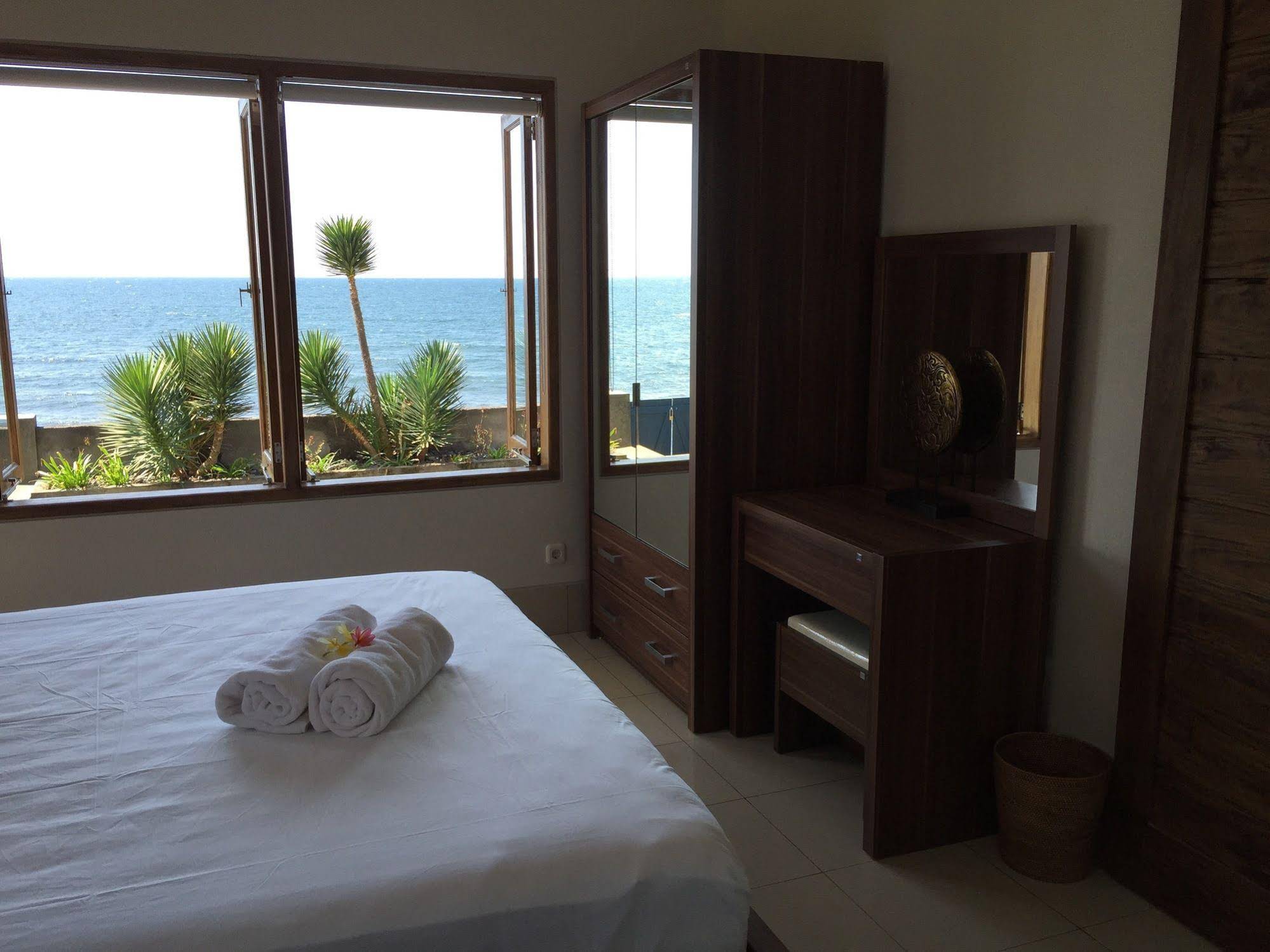 Air Sanih Beach Villa