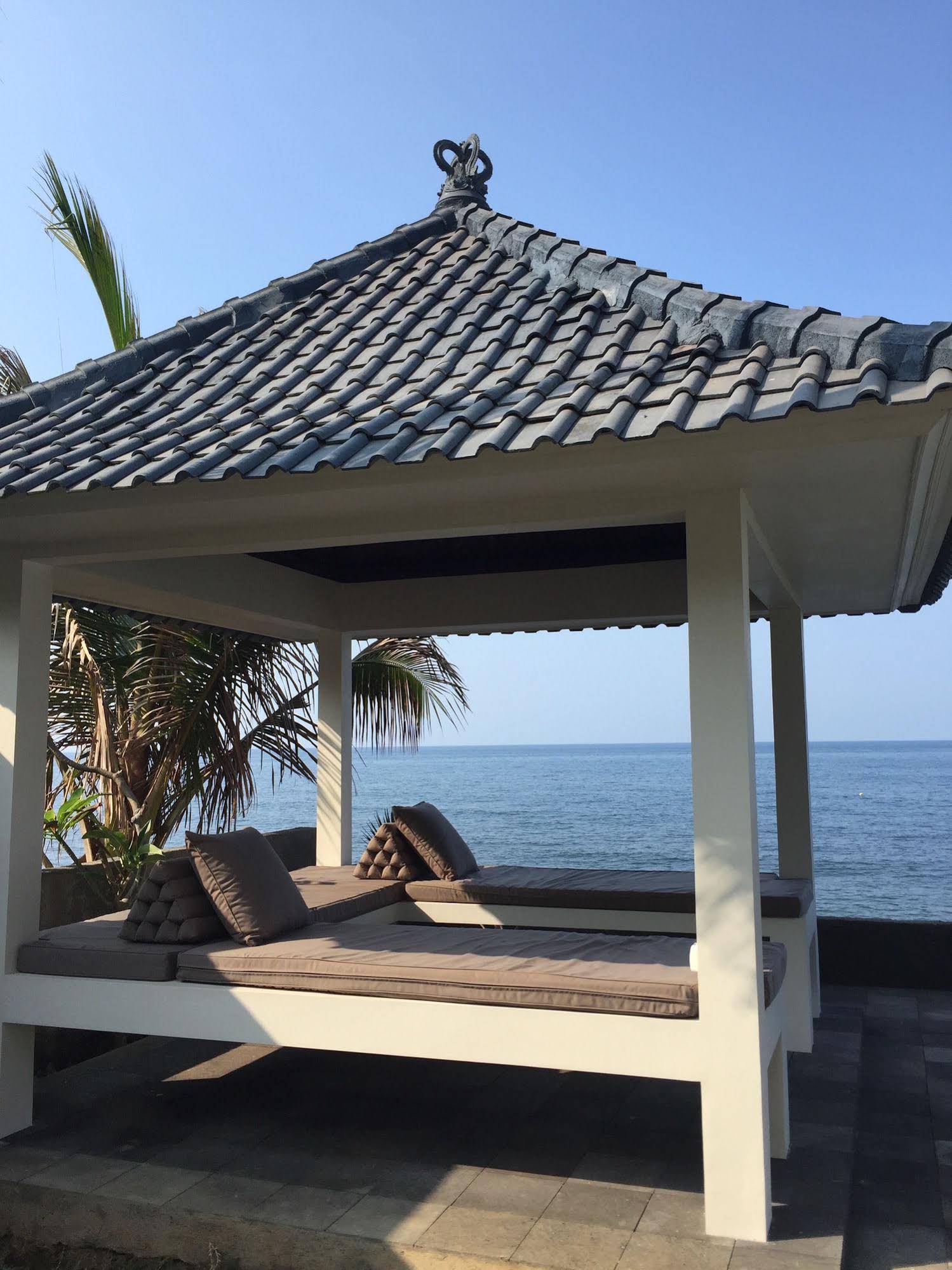 Air Sanih Beach Villa