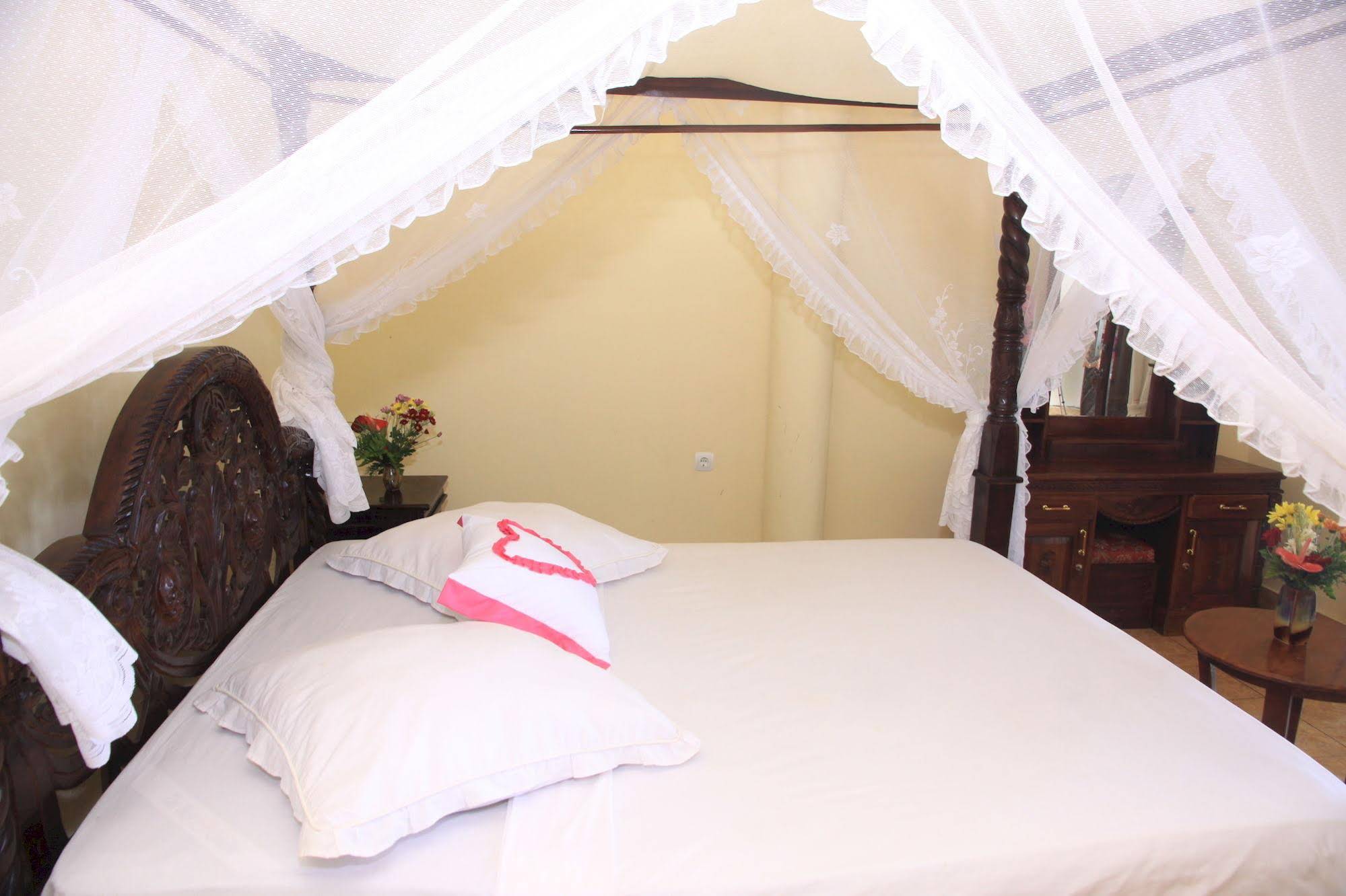 Rising Star Beach Resort Amed