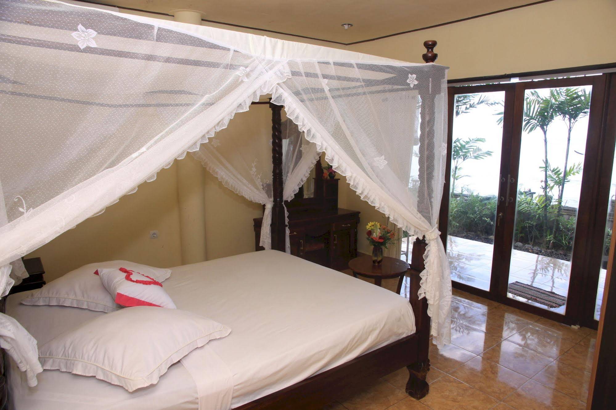 Rising Star Beach Resort Amed