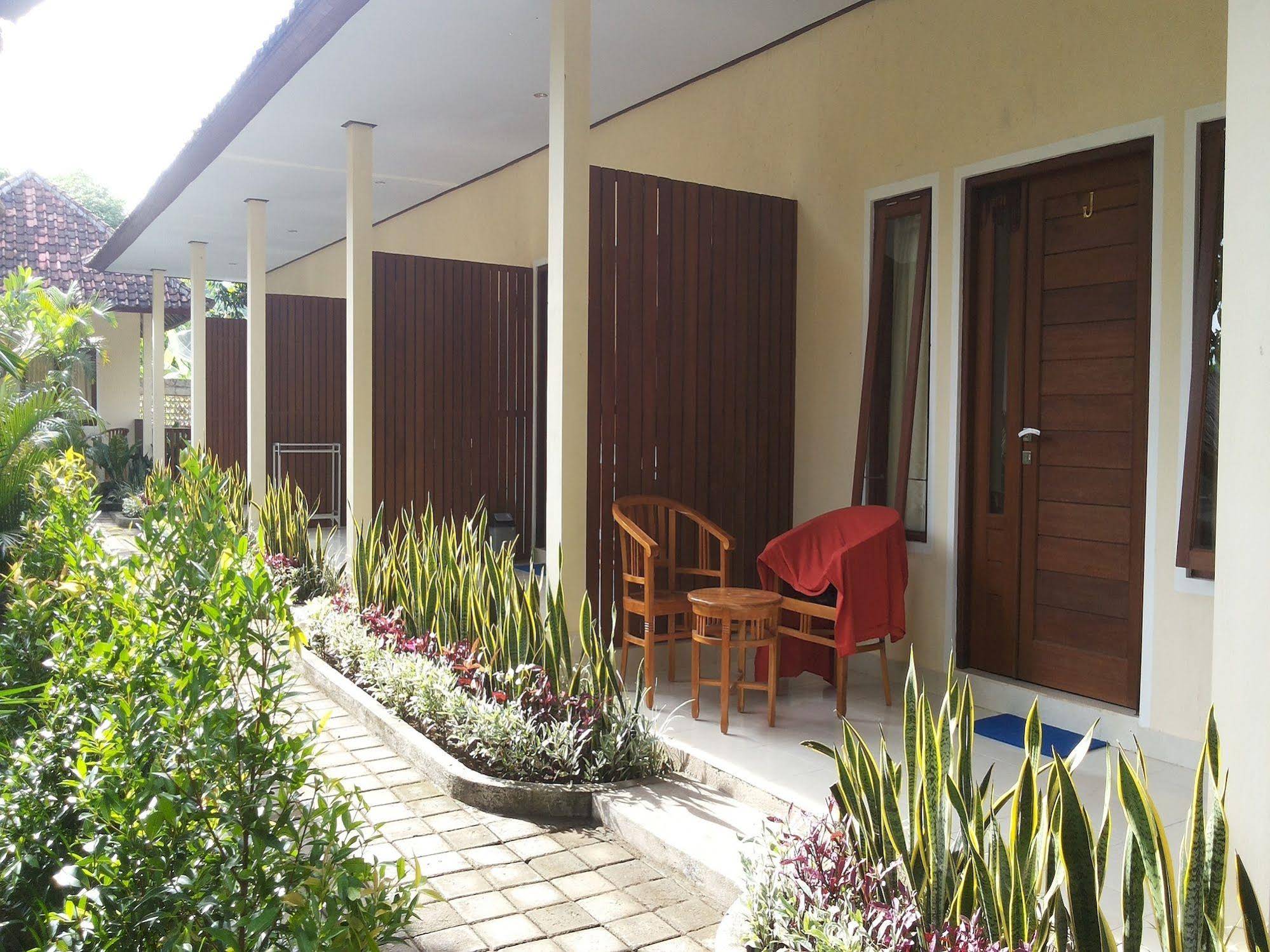 Star East Bungalows