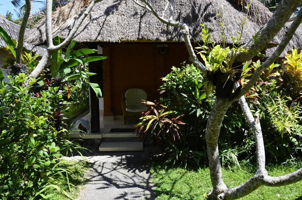 Anom Beach Inn Bungalows