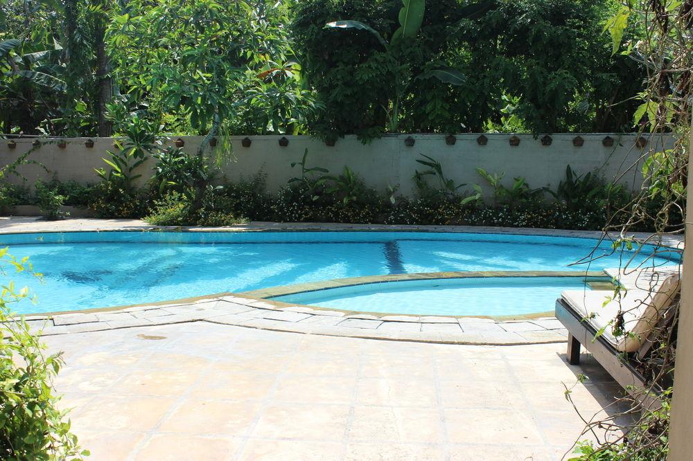 Anom Beach Inn Bungalows