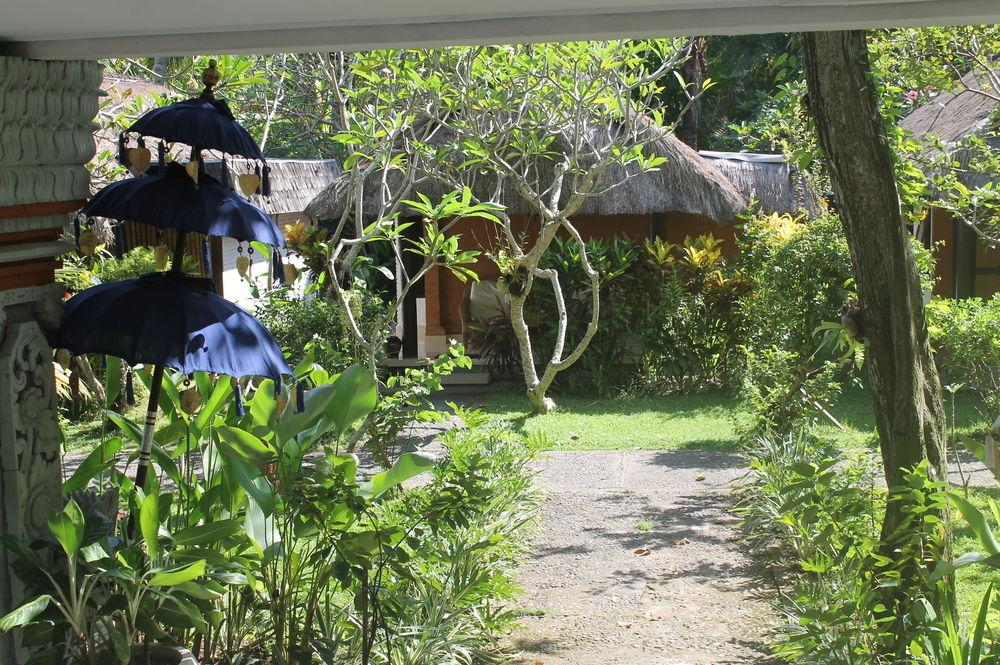 Anom Beach Inn Bungalows