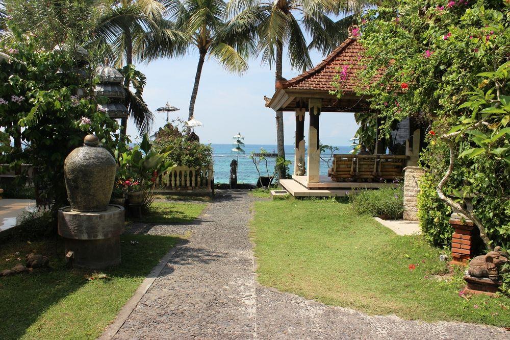 Anom Beach Inn Bungalows