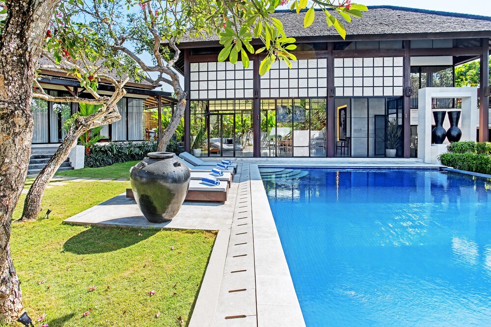 Finns Beach Villa Canggu