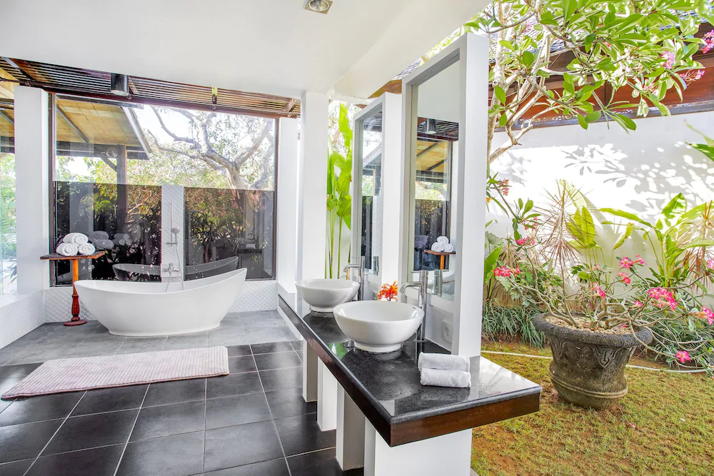 Finns Beach Villa Canggu
