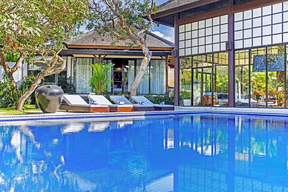 Finns Beach Villa Canggu