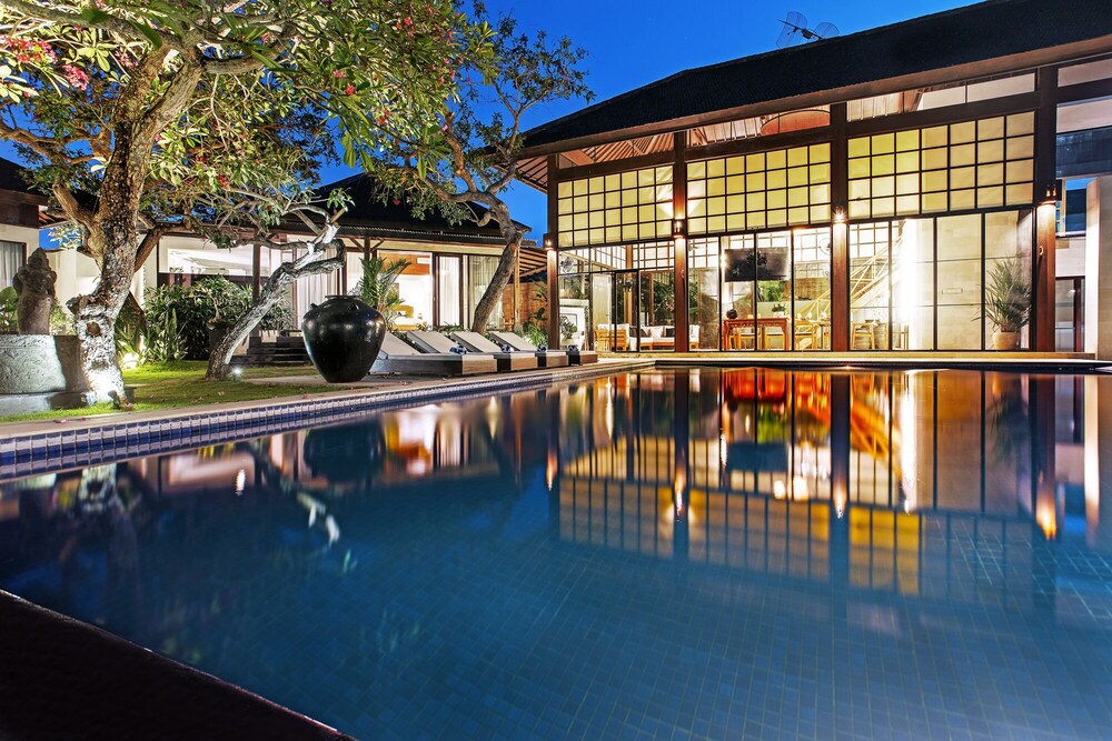 Finns Beach Villa Canggu