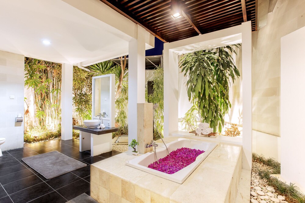 Finns Beach Villa Canggu