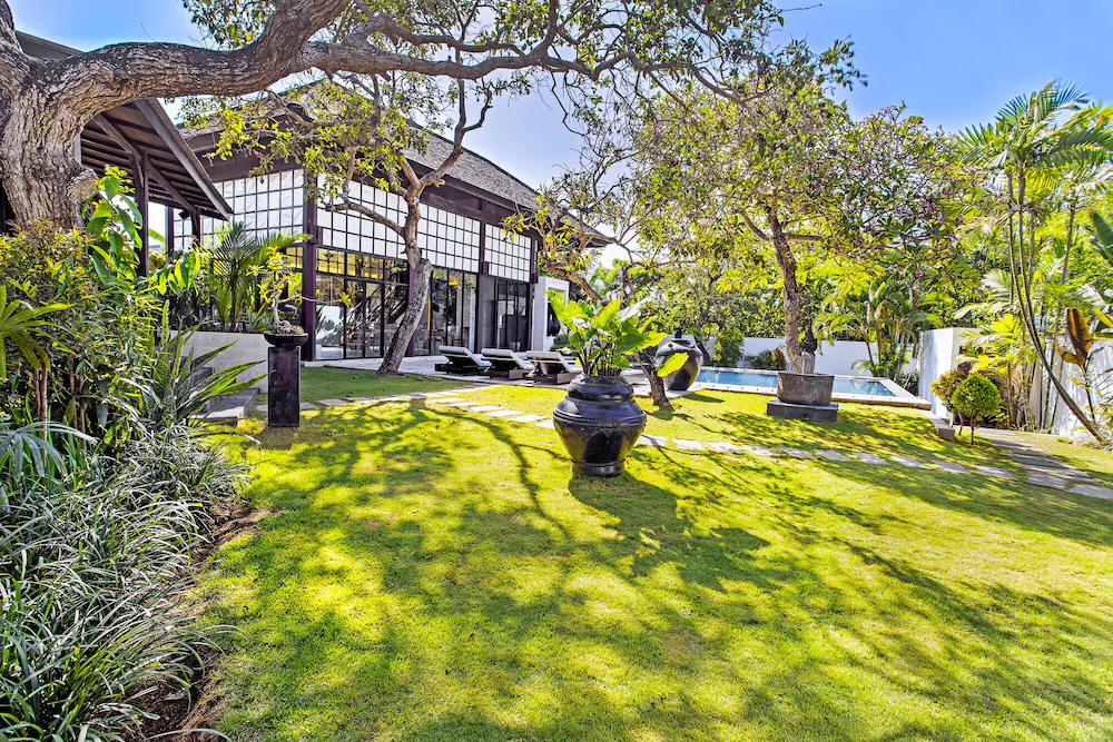 Finns Beach Villa Canggu