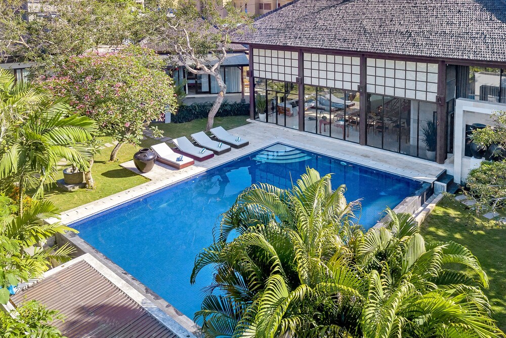 Finns Beach Villa Canggu