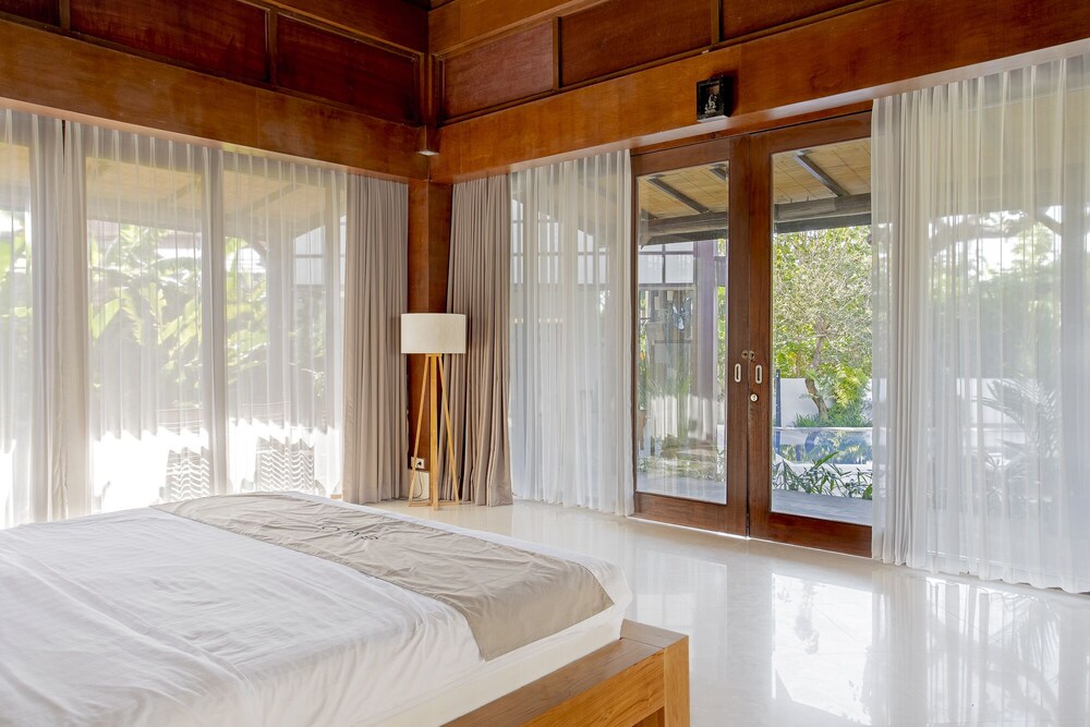 Finns Beach Villa Canggu