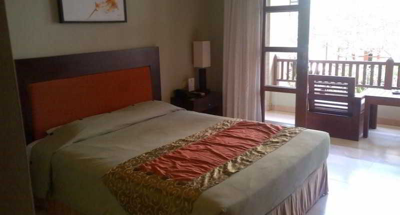 Fourteen Roses Beach Hotel
