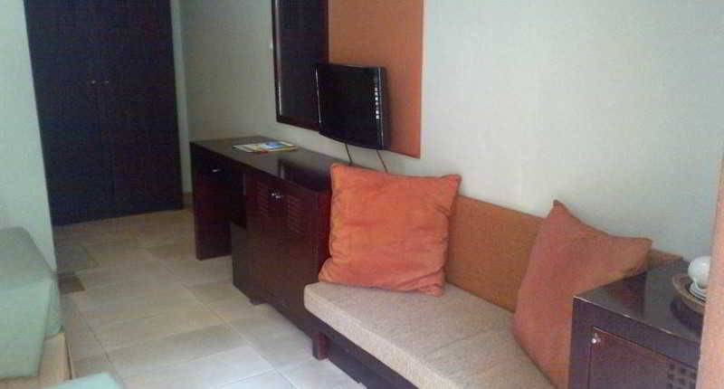 Fourteen Roses Beach Hotel
