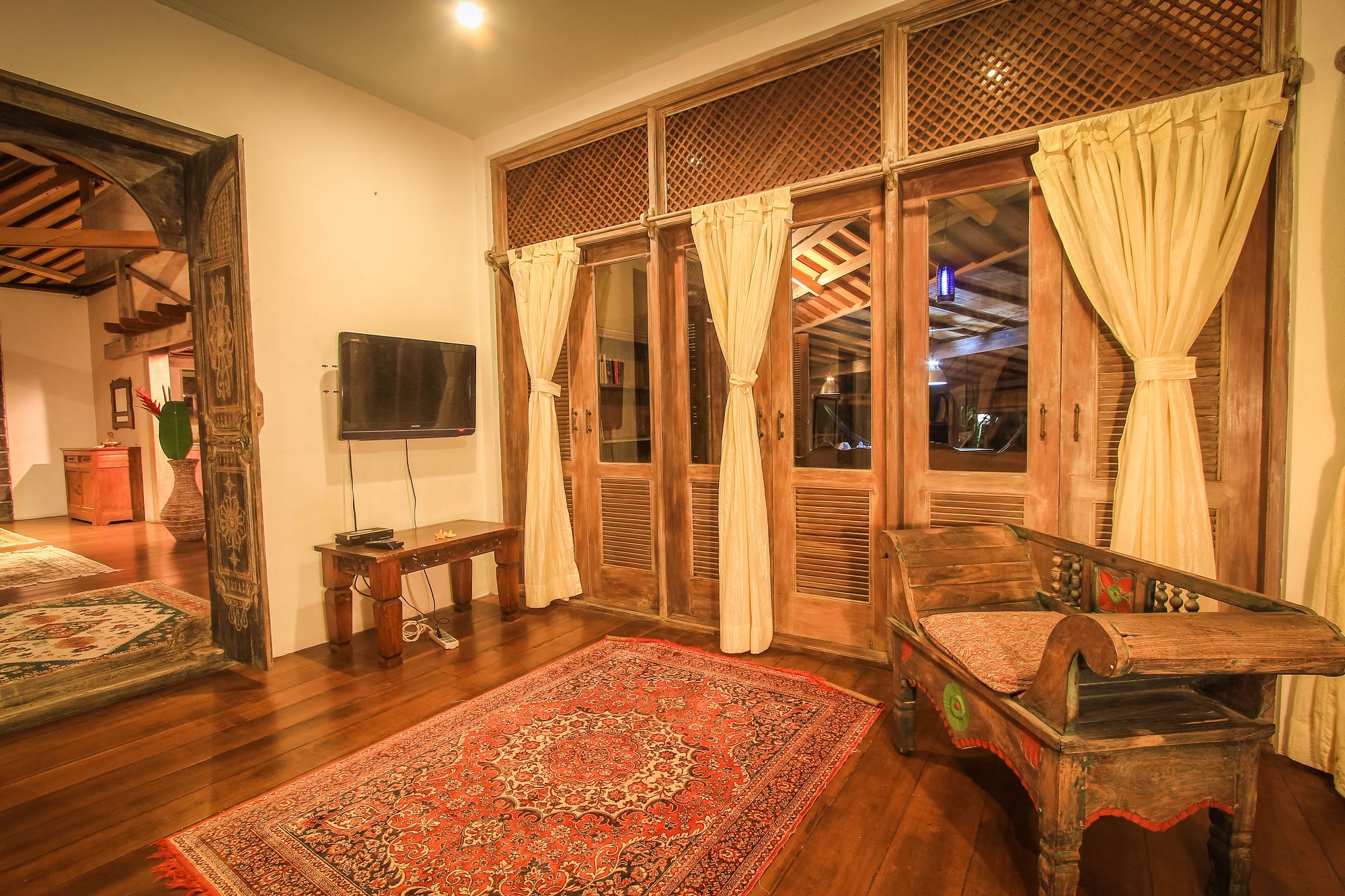 Rumah Nyaman Villa