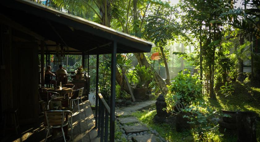 Taman Nauli Bed & Breakfast