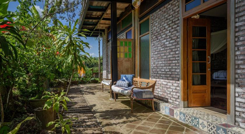 Taman Nauli Bed & Breakfast