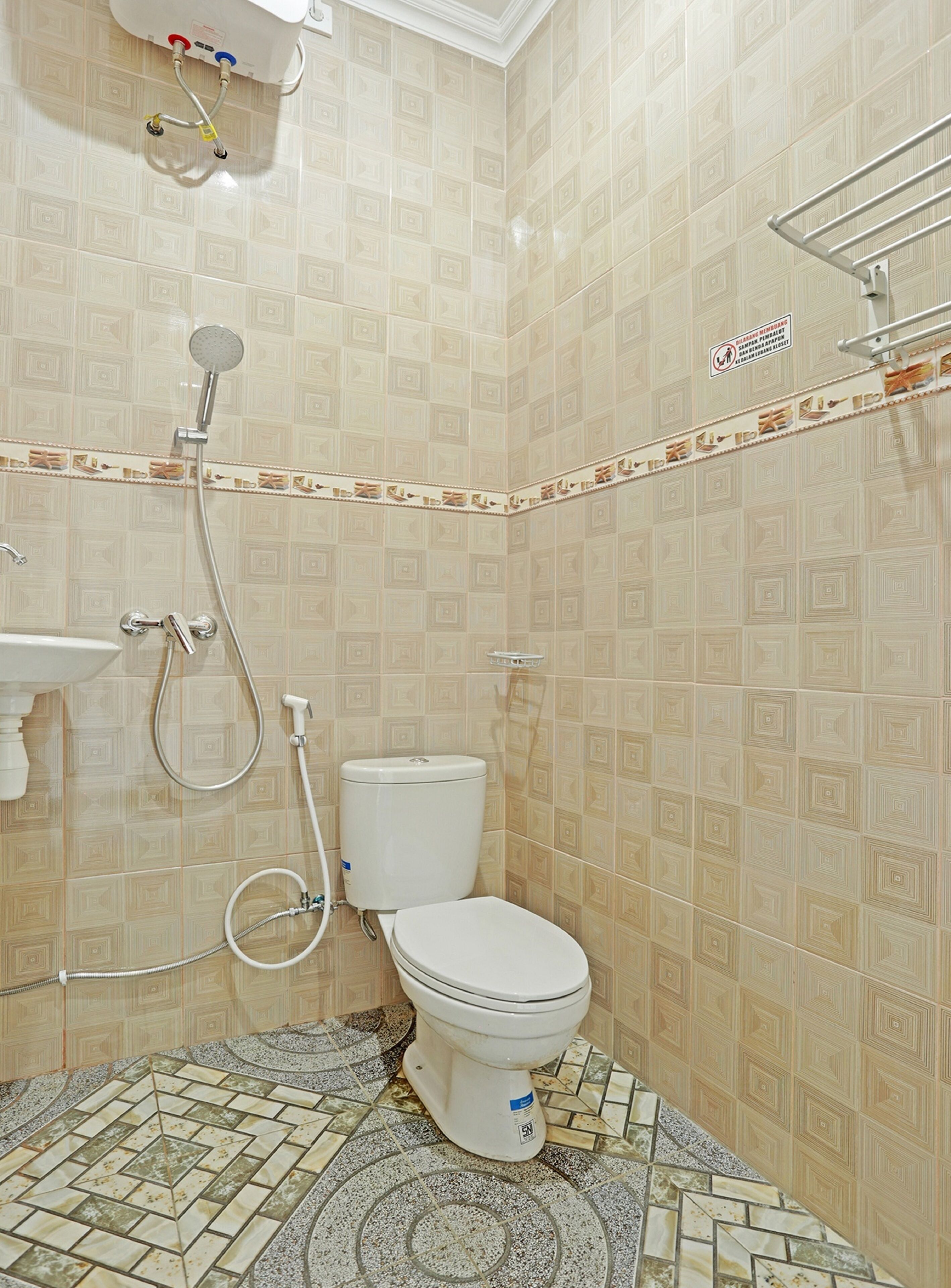 Cahaya Guest House by OYO