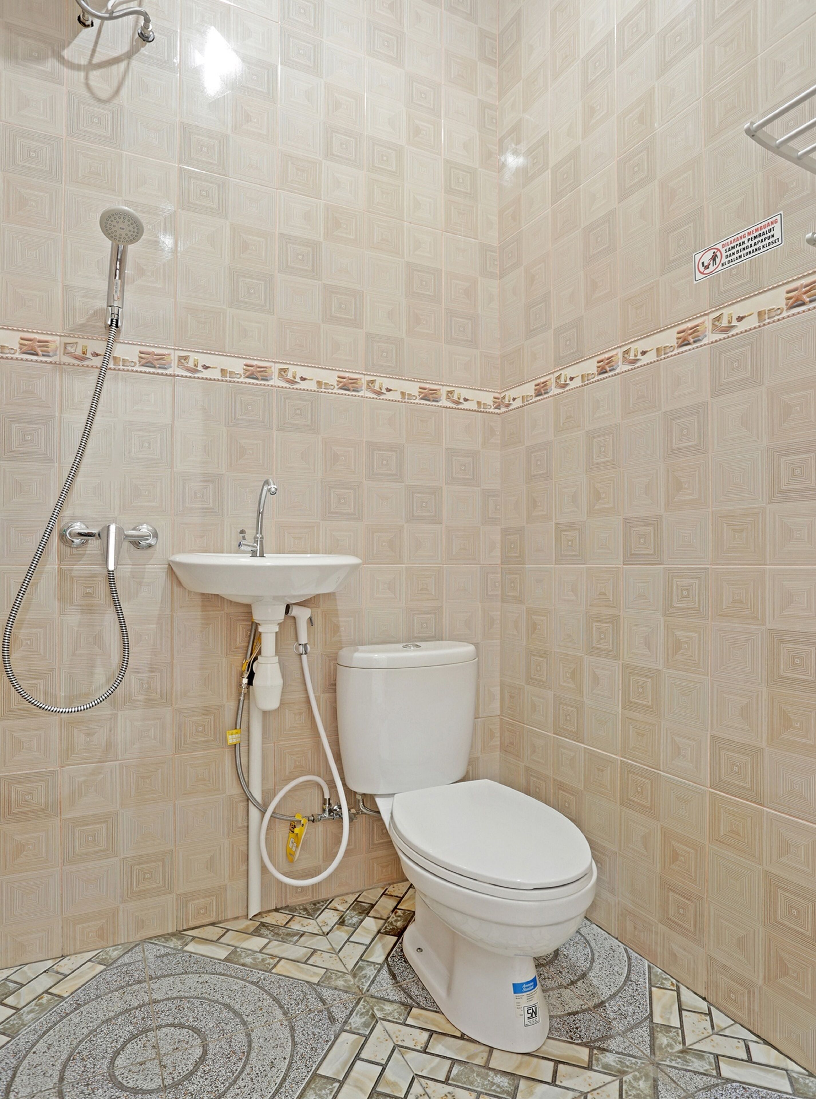 Cahaya Guest House by OYO