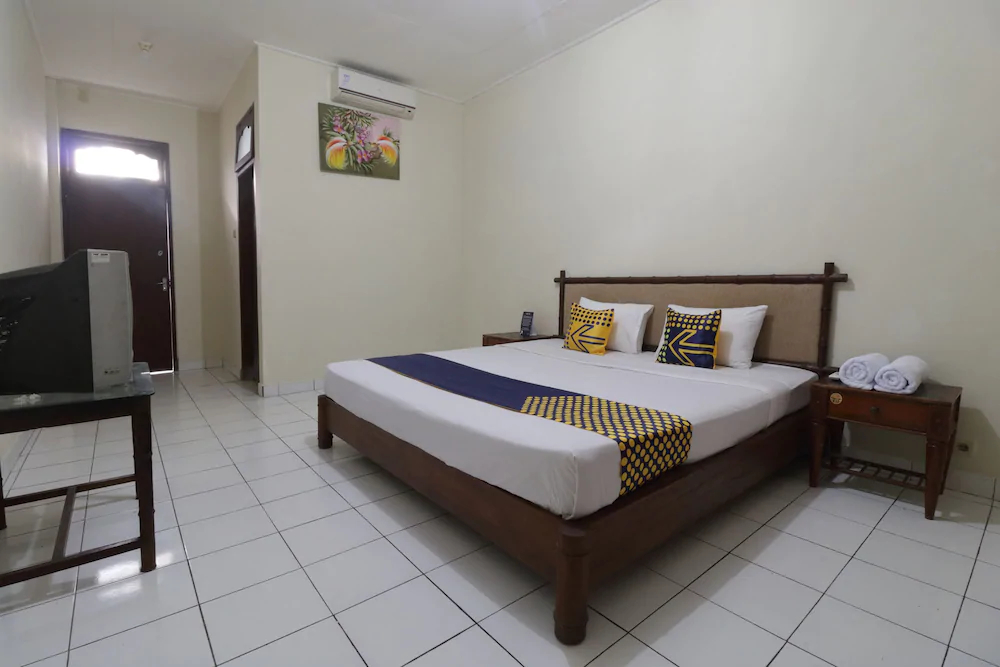 Hotel Aget Jaya Ii by OYO Rooms