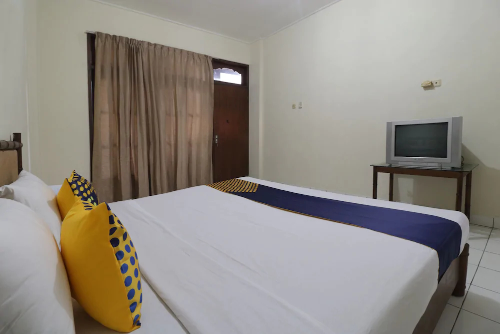 Hotel Aget Jaya Ii by OYO Rooms