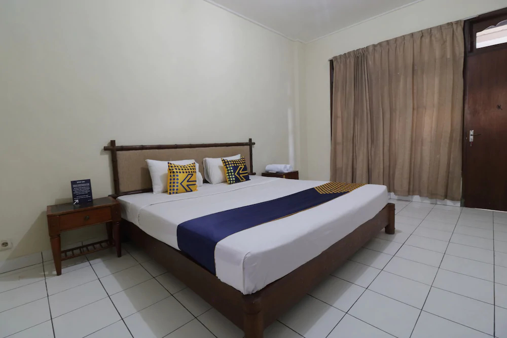 Hotel Aget Jaya Ii by OYO Rooms