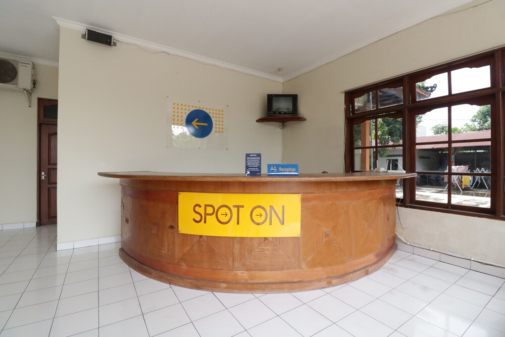 Hotel Aget Jaya Ii by OYO Rooms