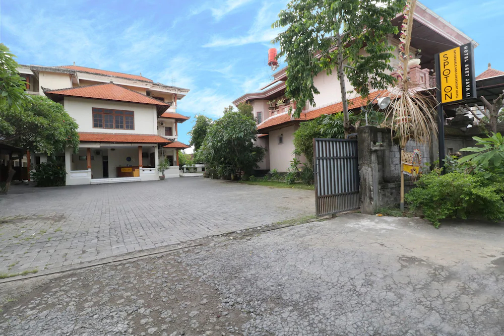 Hotel Aget Jaya Ii by OYO Rooms