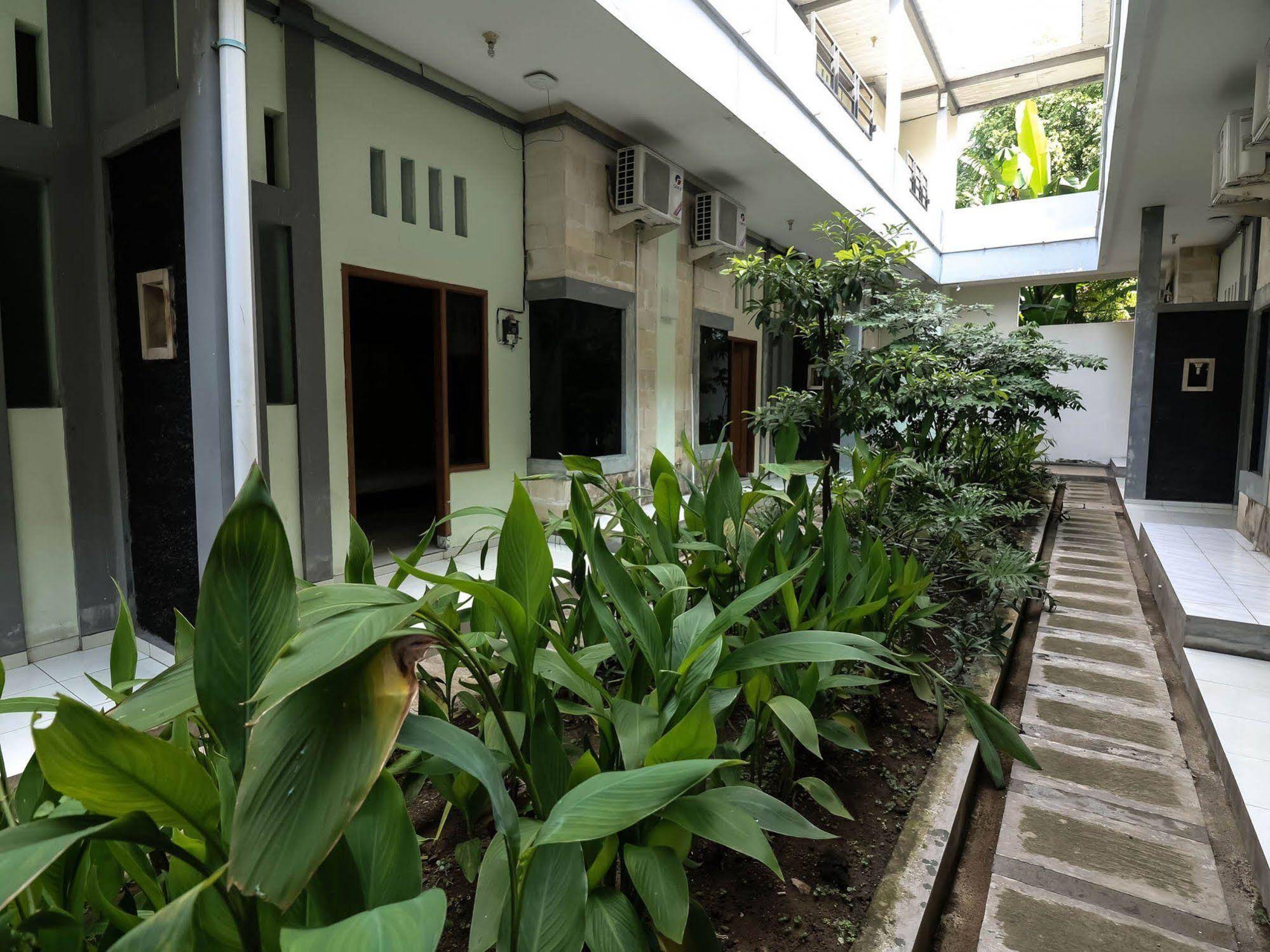 Super OYO 91495 Hotel Indah Residence