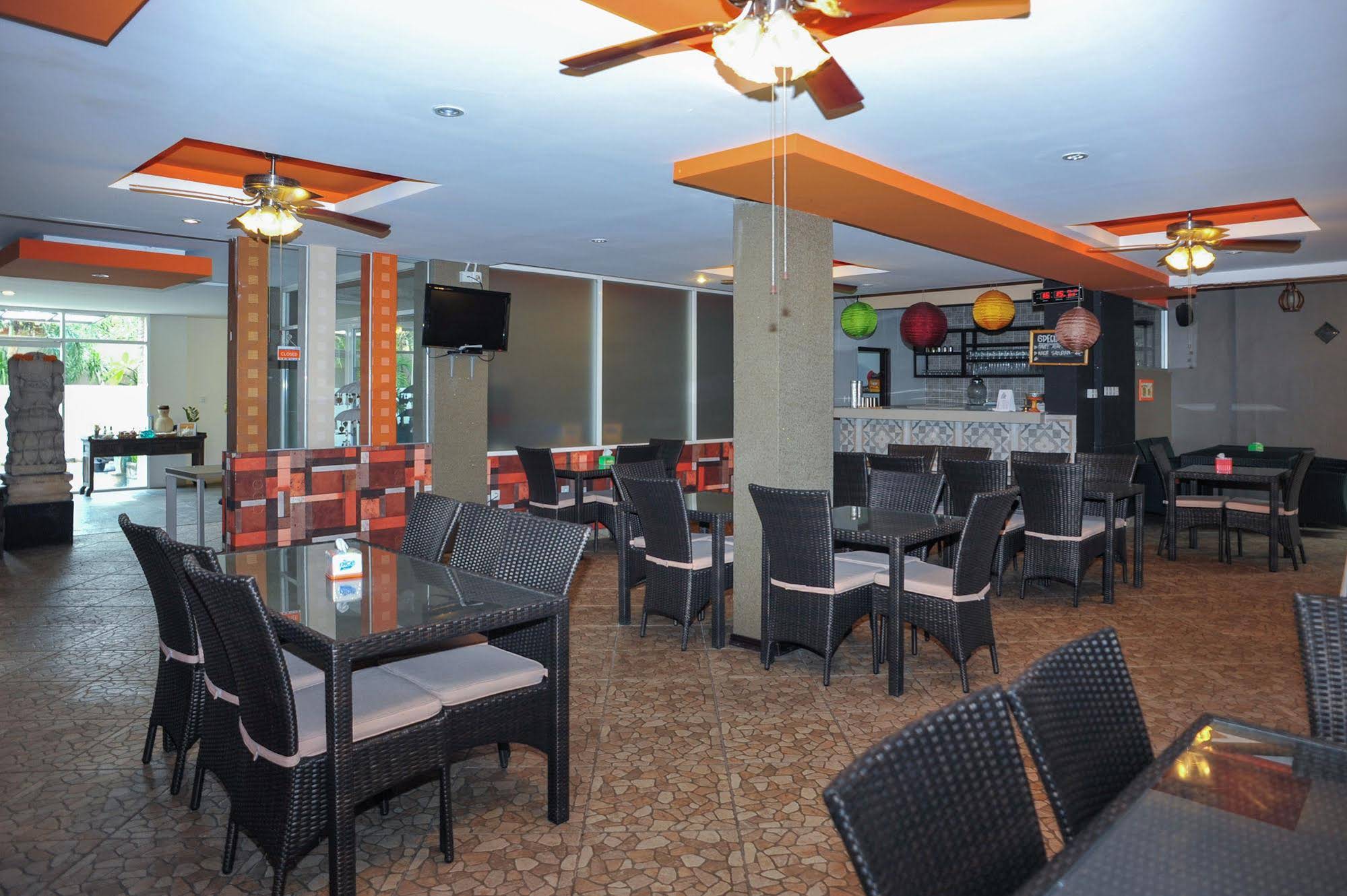 Mahatma Residence by Airyrooms