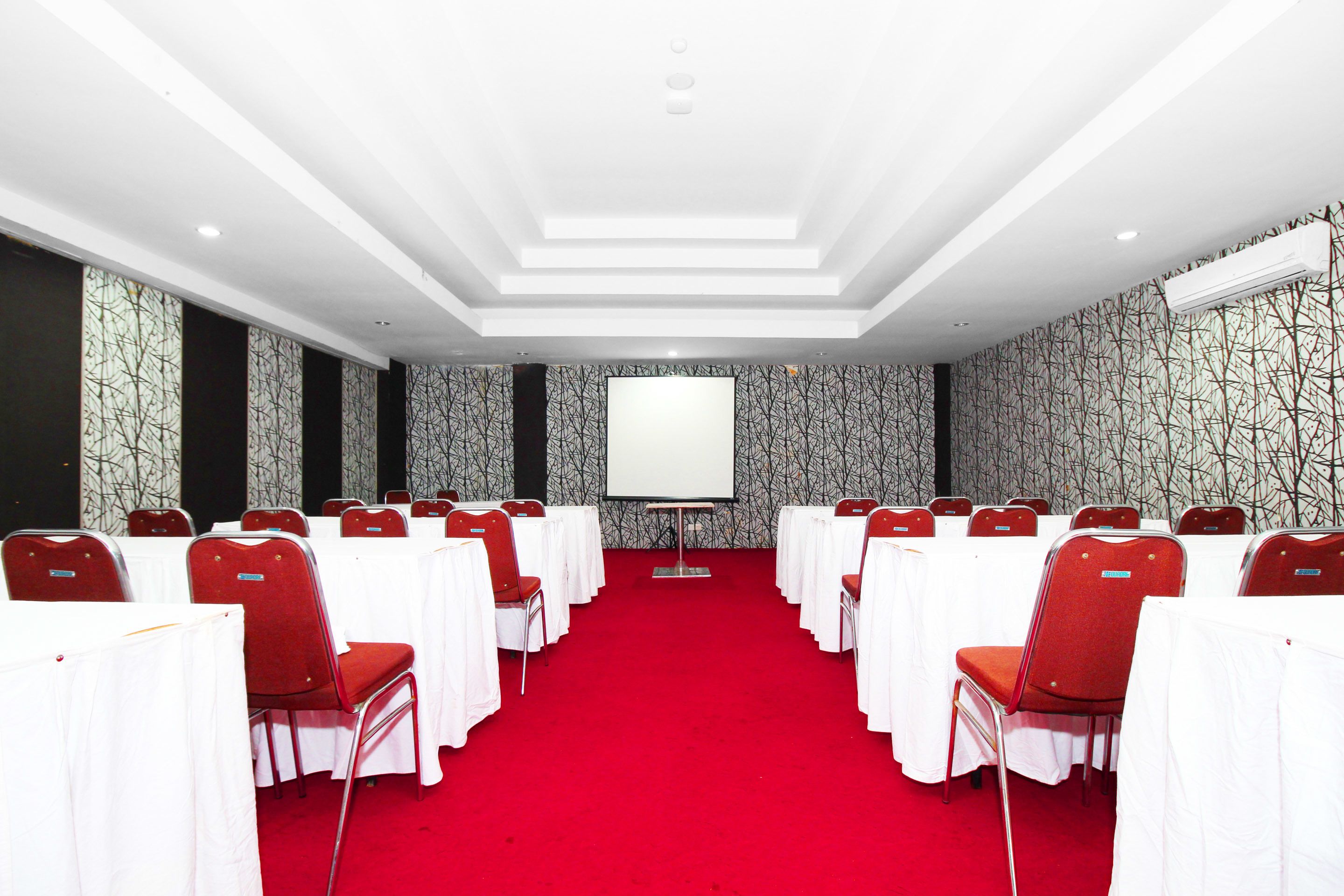 Merak Lifestyle Hotel by Airy Rooms