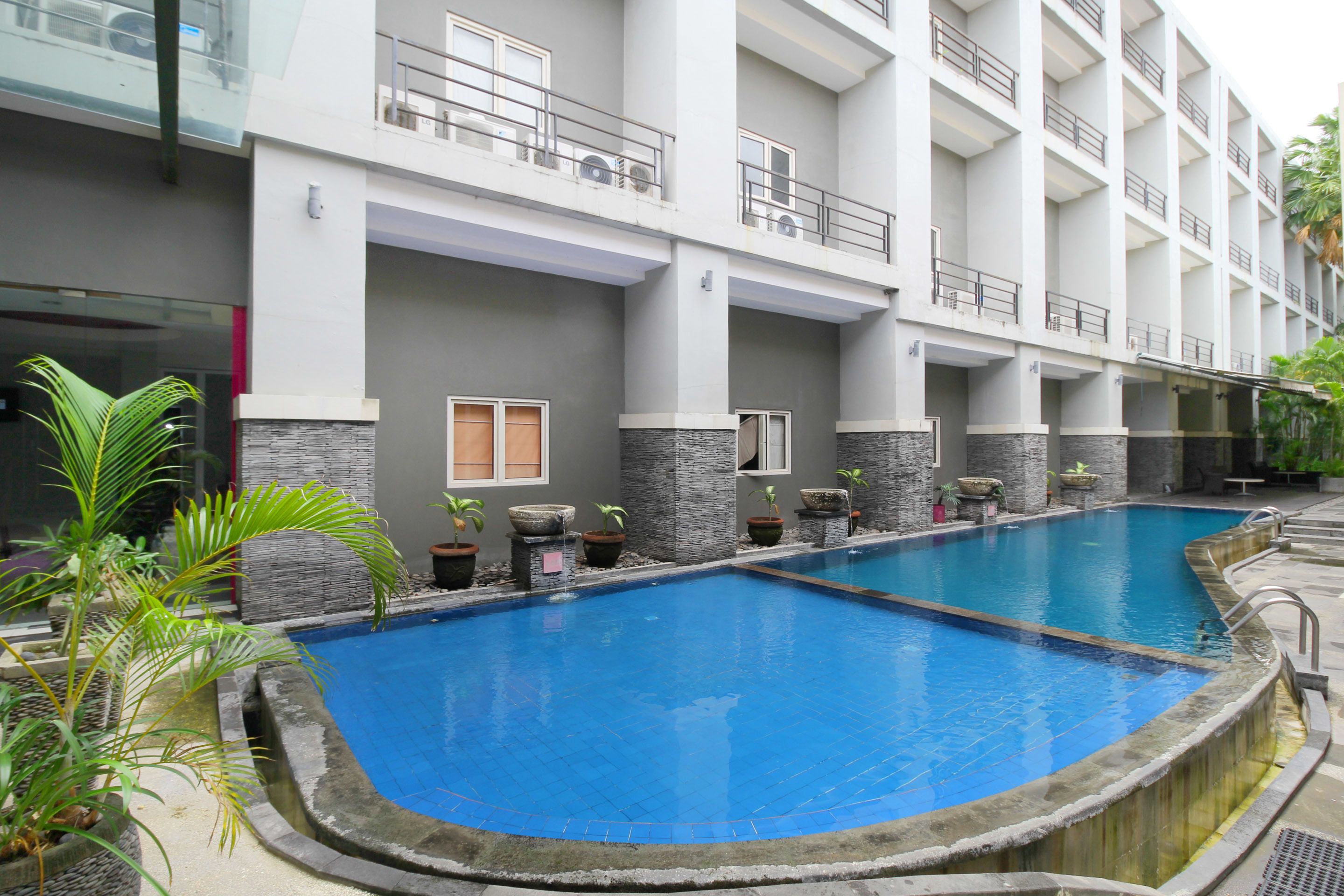 Merak Lifestyle Hotel by Airy Rooms