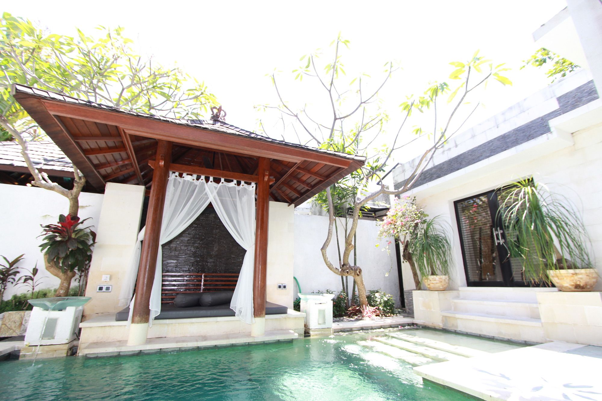 Nike Villas