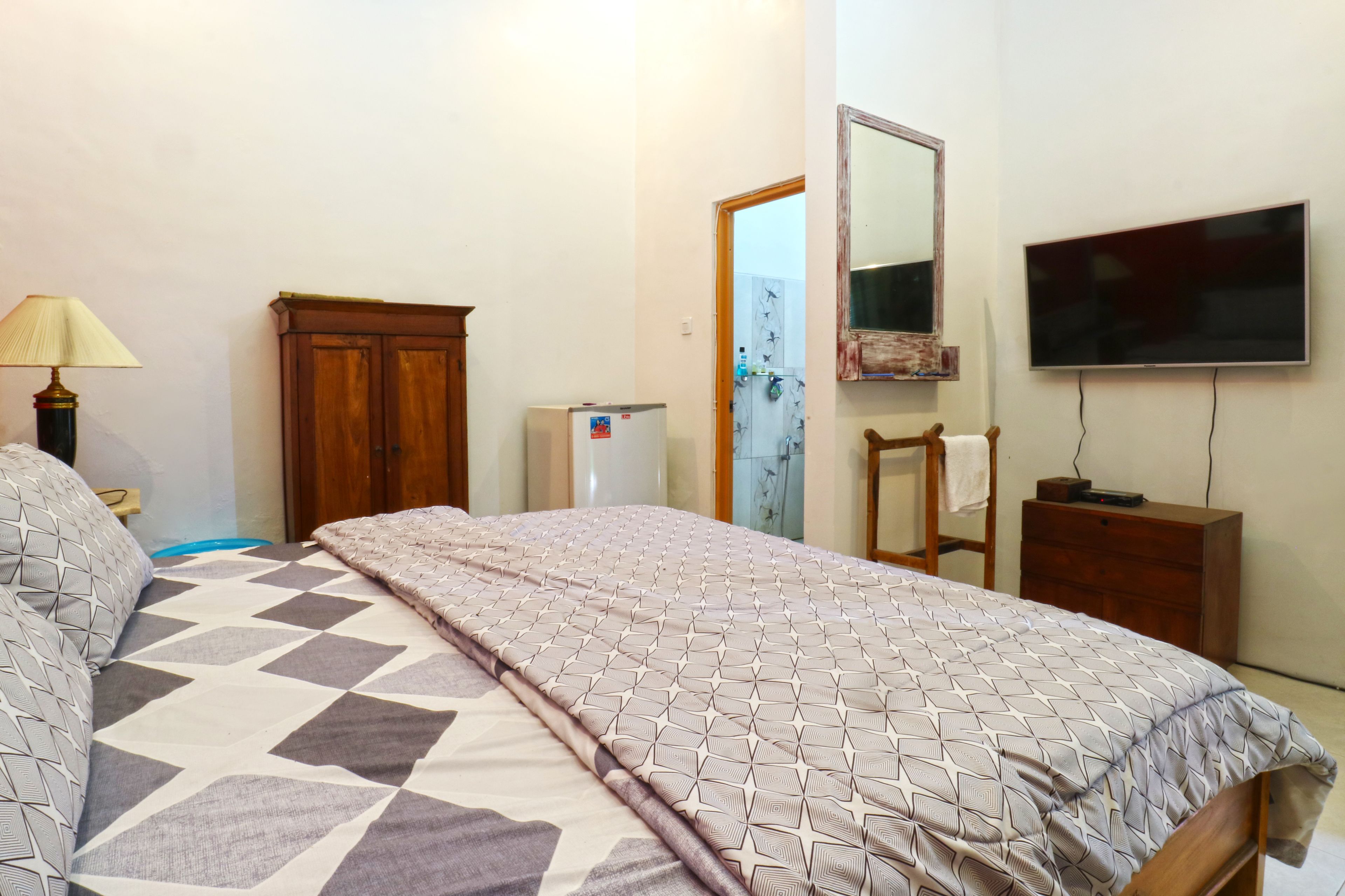 Nira Guest House