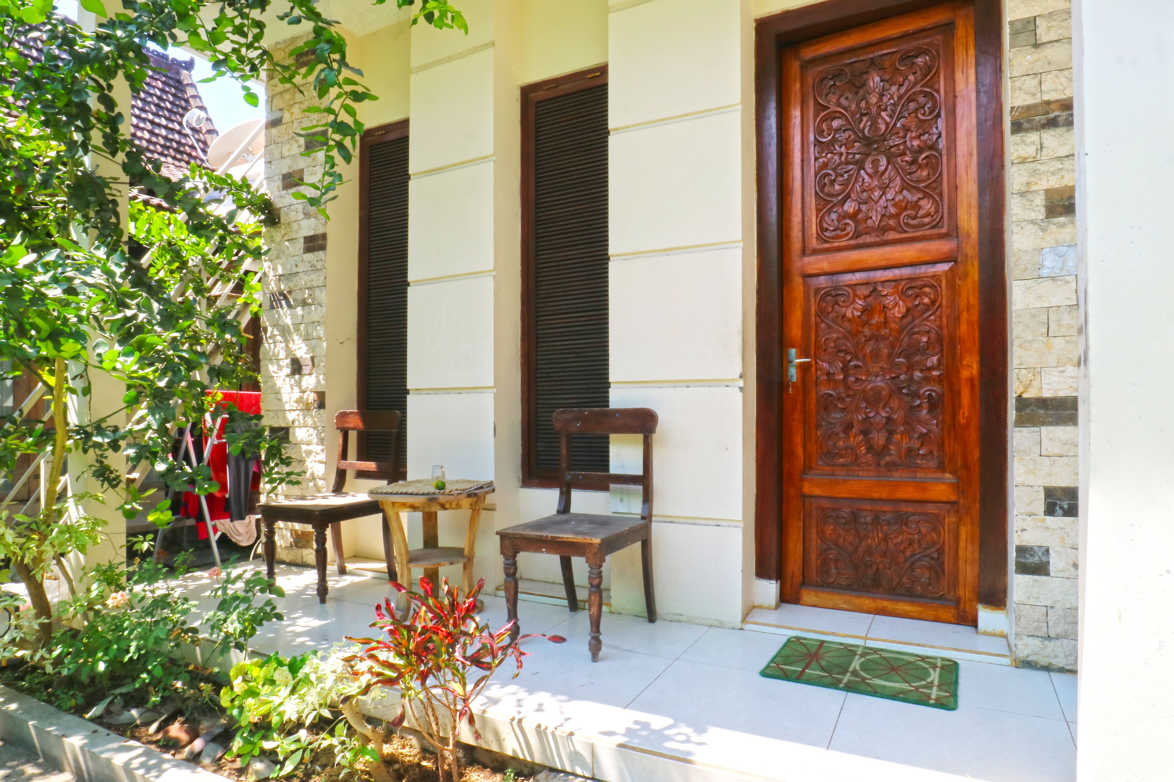 Nira Guest House