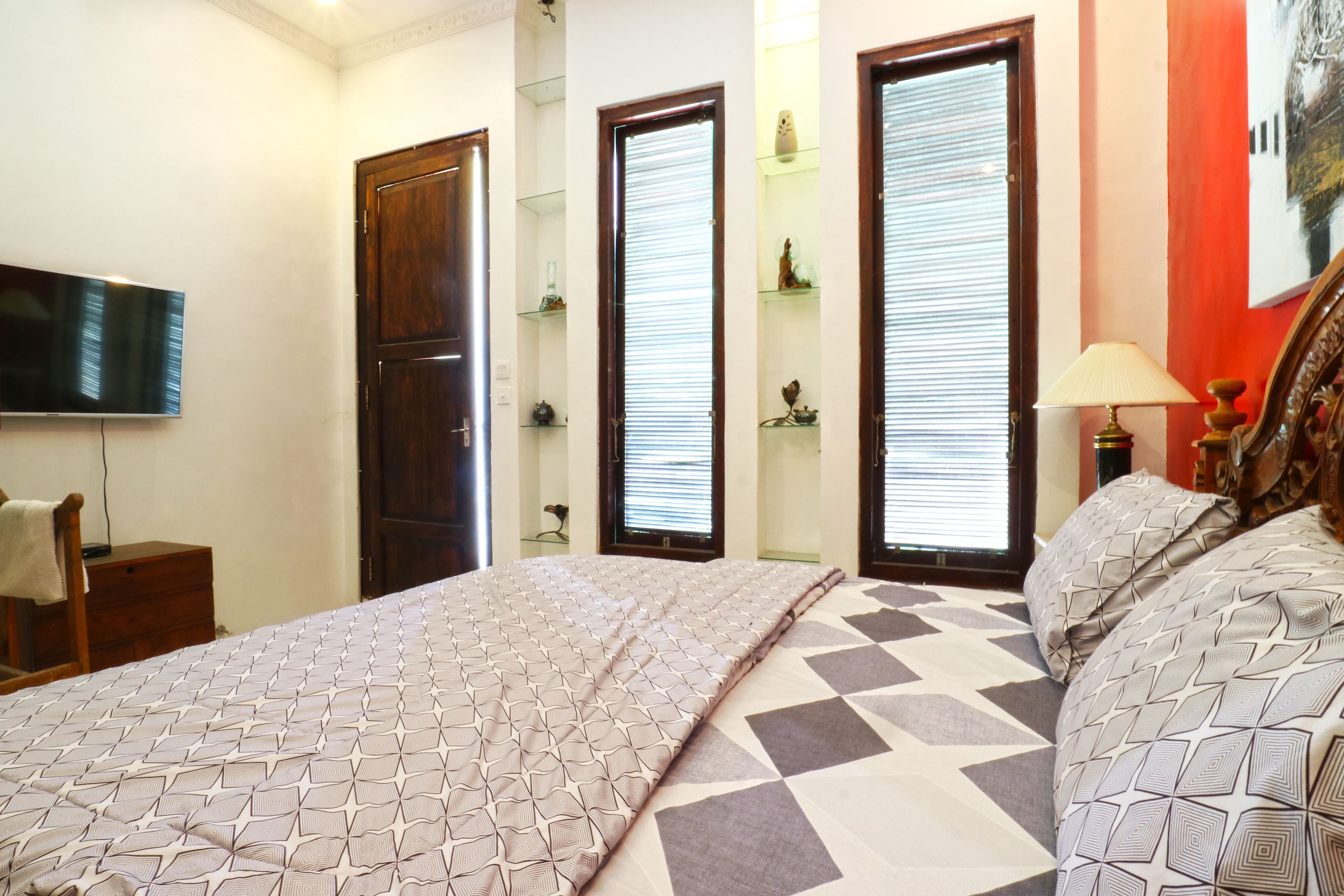 Nira Guest House