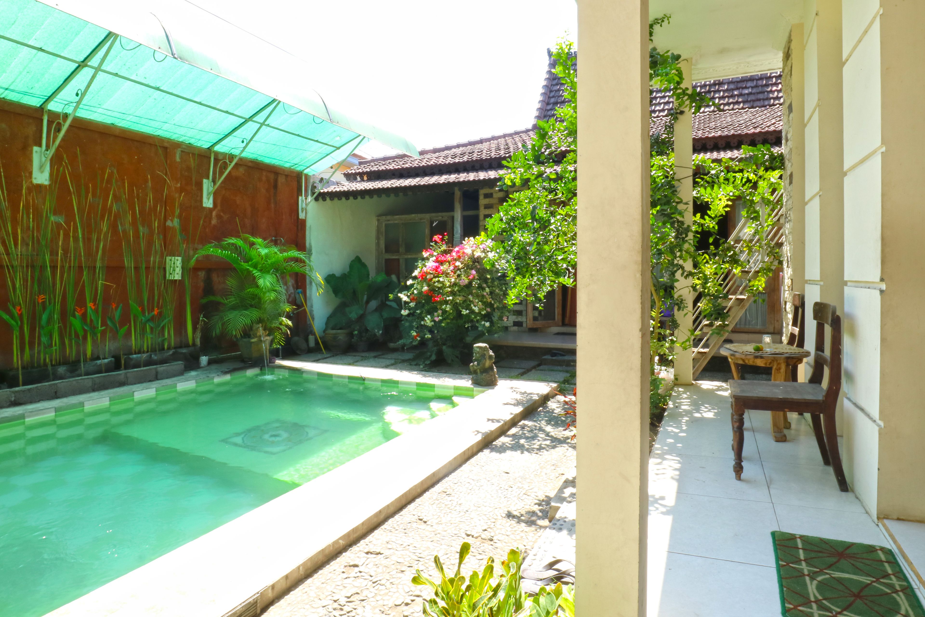 Nira Guest House