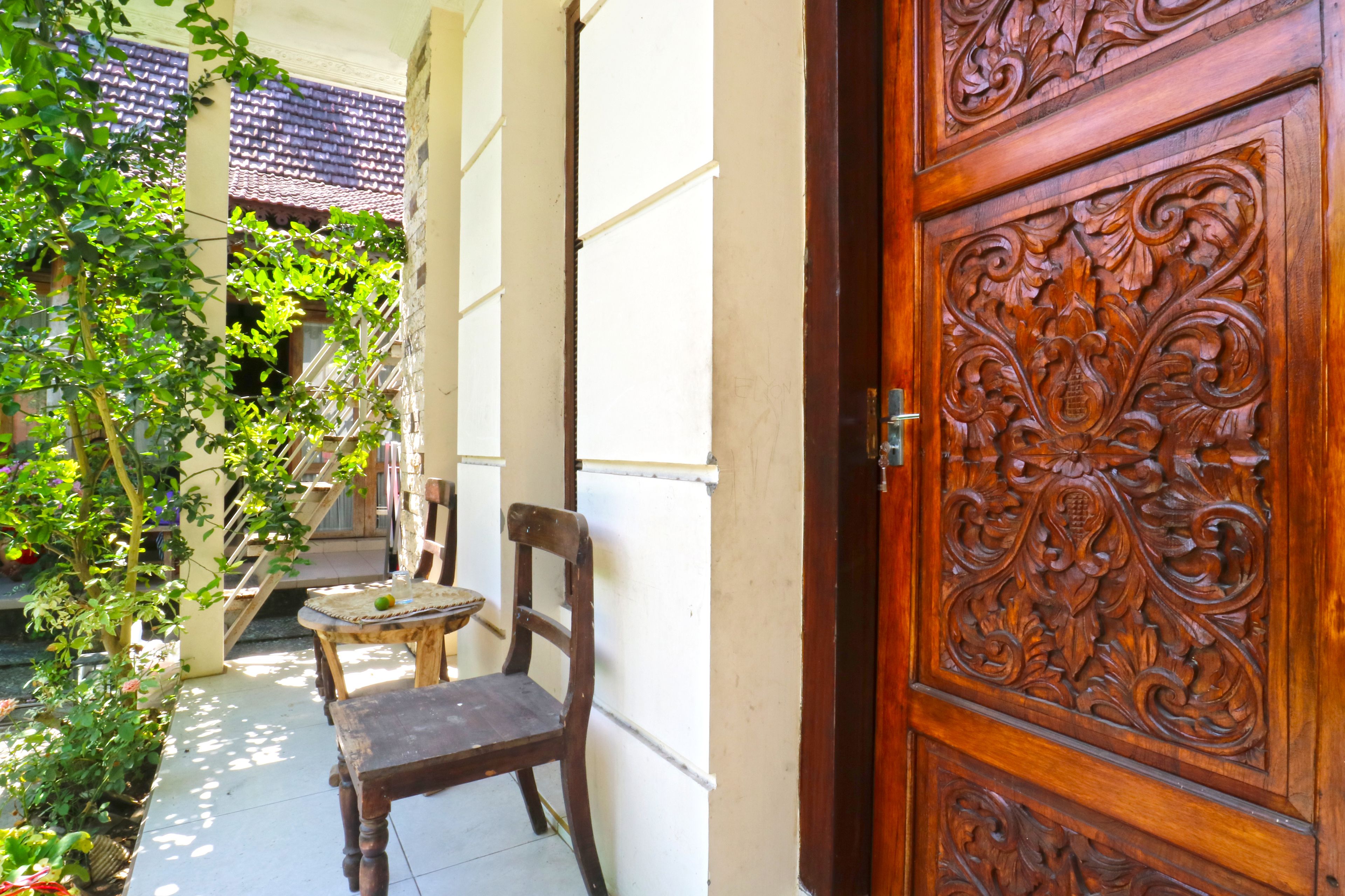 Nira Guest House