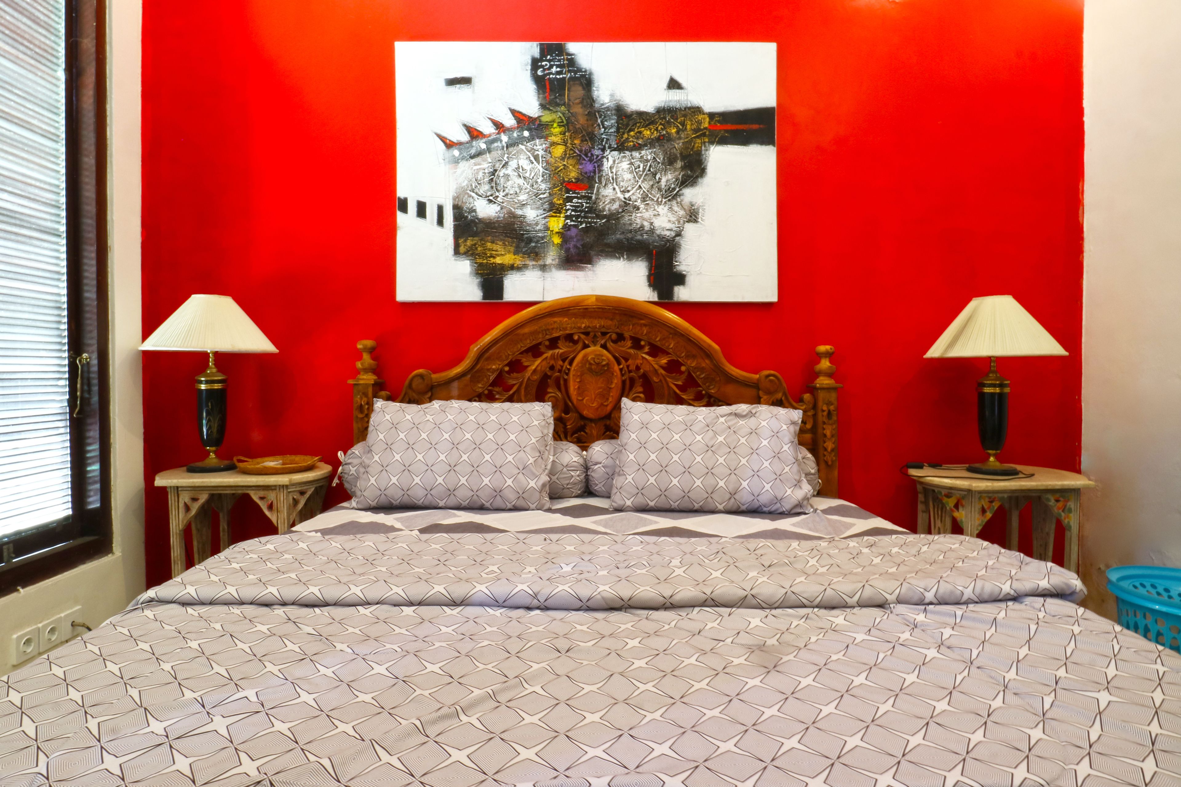 Nira Guest House