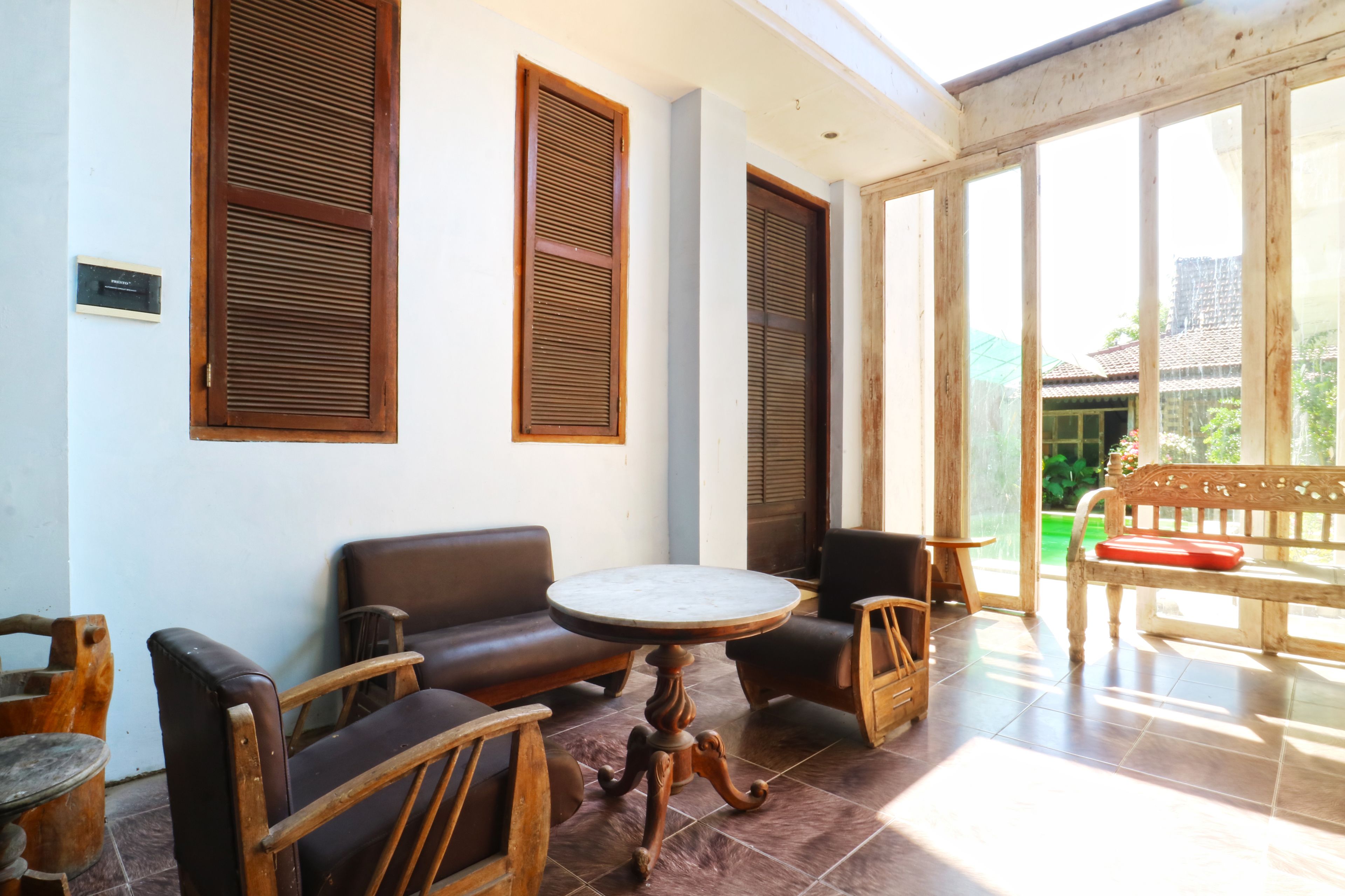 Nira Guest House