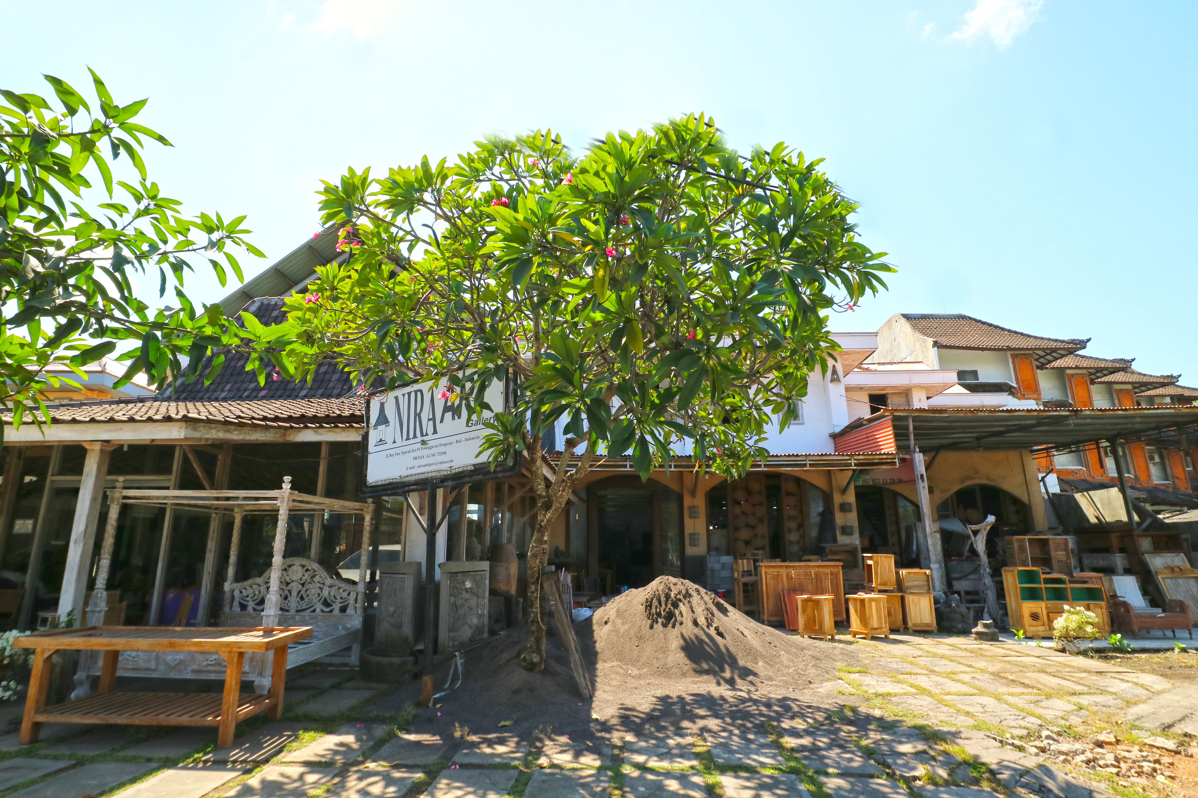 Nira Guest House