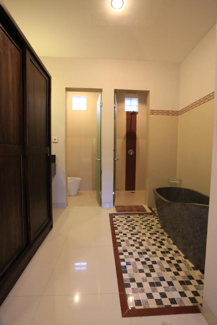 Nyoman Villa