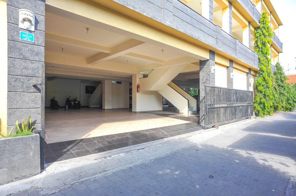 Pondok Taman 828 by Airy
