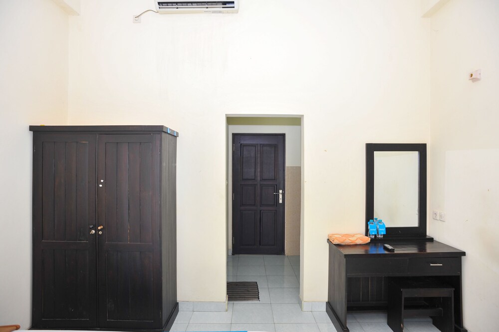 Pondok Taman 828 by Airy