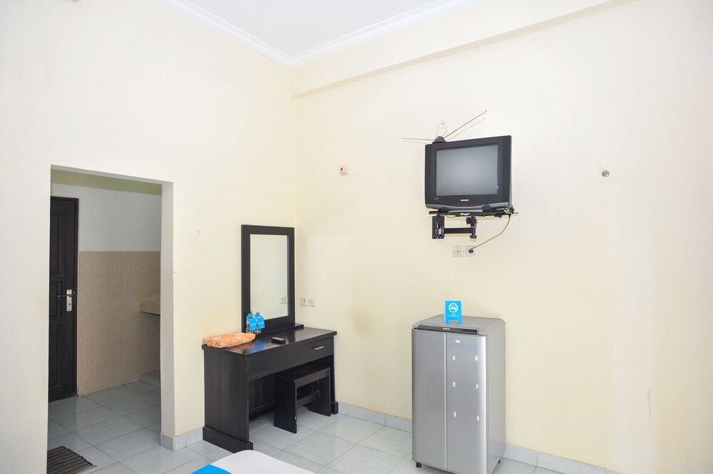 Pondok Taman 828 by Airy