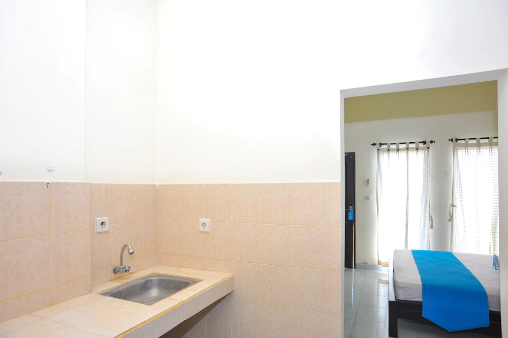 Pondok Taman 828 by Airy