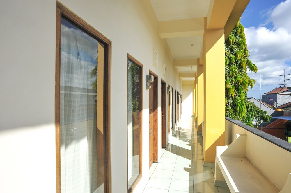 Pondok Taman 828 by Airy