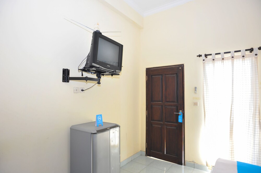 Pondok Taman 828 by Airy