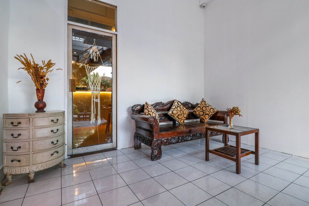 Pulau Bali Hotel by OYO